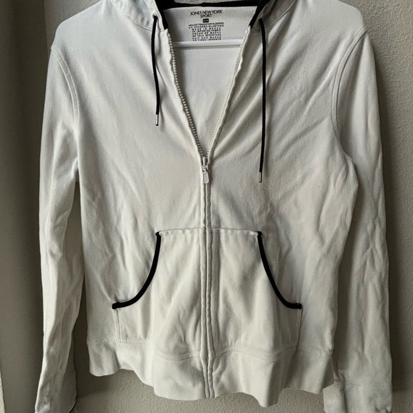 Jones New York Cream Hoodie with Black Accents - Picture 3 of 7